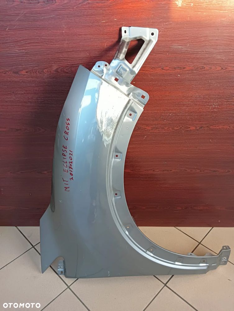 Mitsubishi Eclipse Cross prawy blotnik przedni - 1