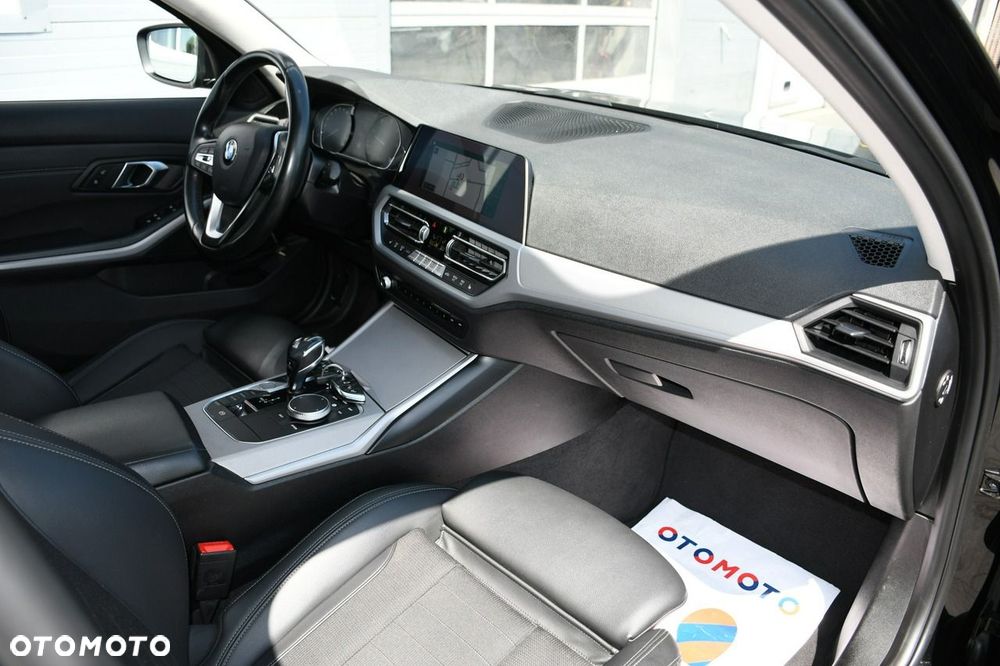 BMW Seria 3 320d mHEV - 26