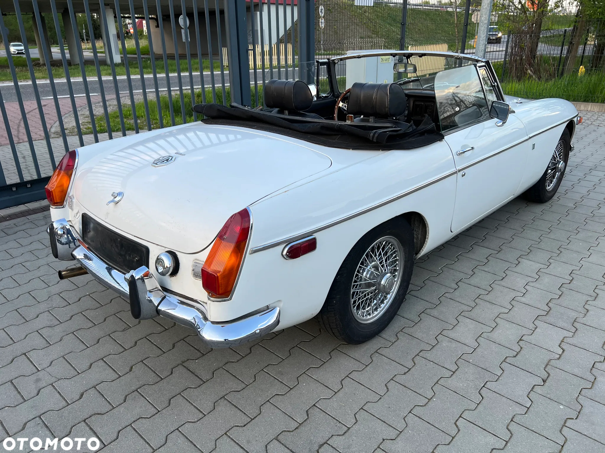 MG MGB - 4