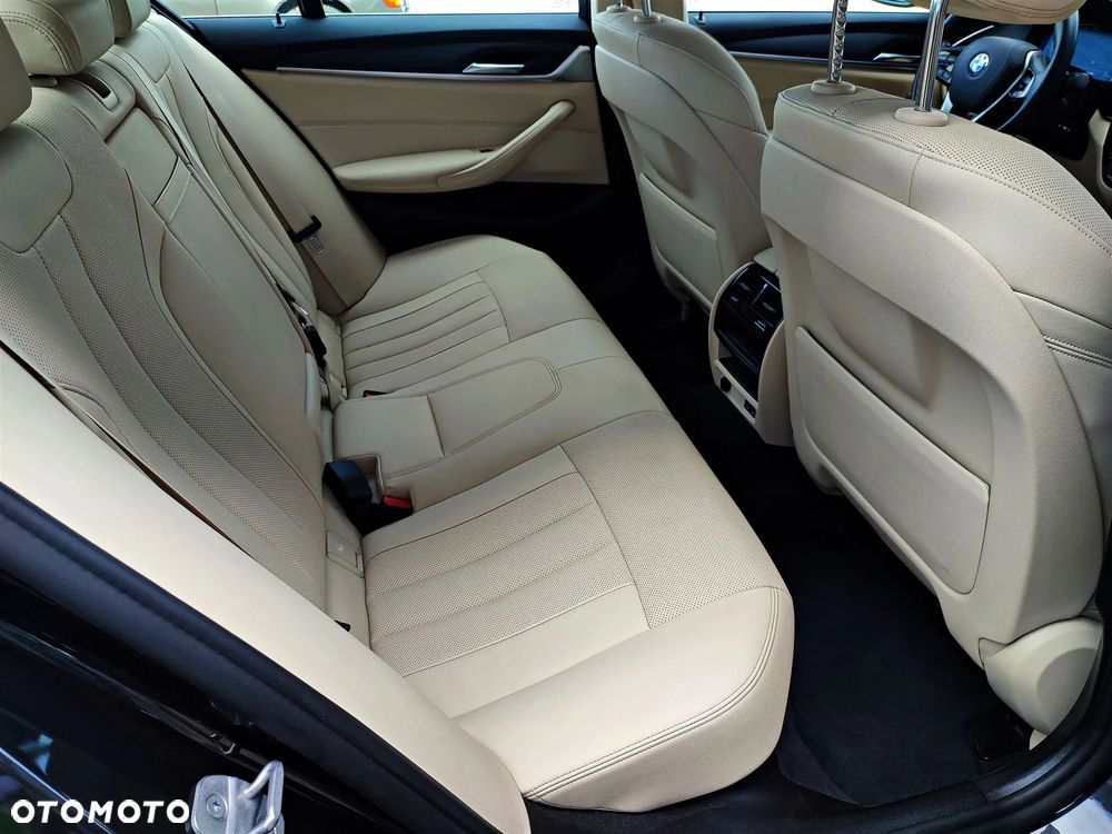 BMW Seria 5 520d xDrive MHEV - 11