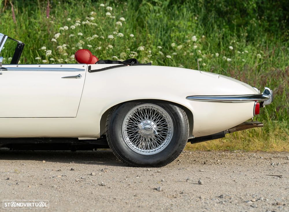 Jaguar E-Type - 11