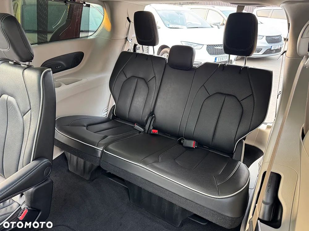 Chrysler Pacifica - 20