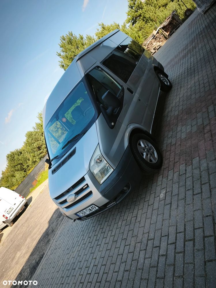 Ford Tourneo Custom - 2