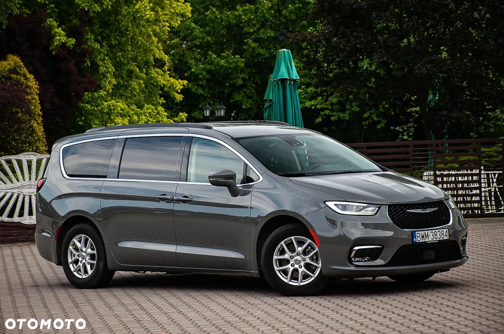 Chrysler Pacifica - 4