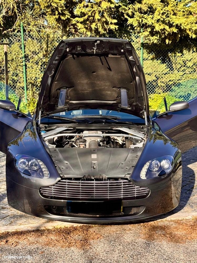 Aston Martin Vantage Coupe - 12