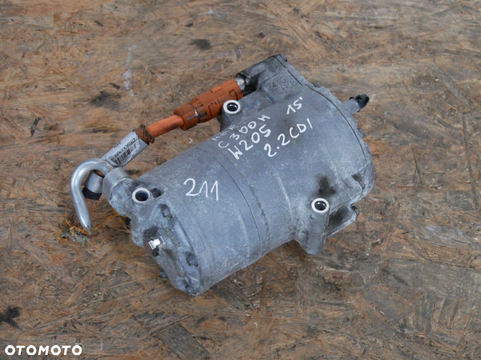 SPRĘŻARKA KLIMATYZACJI MERCEDES C300H W205 2.2 CDI 15'  A0008301901 - 1
