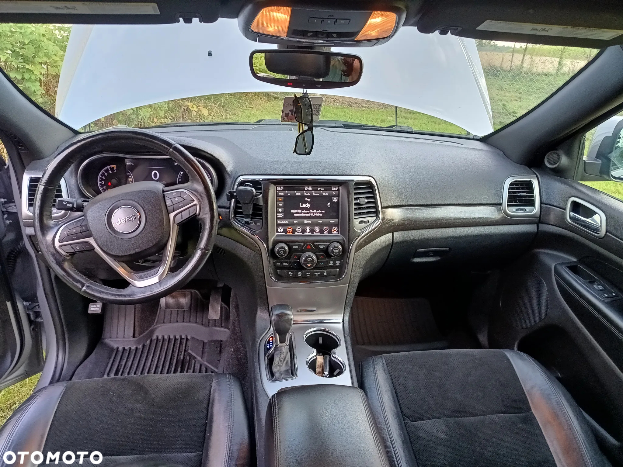 Jeep Grand Cherokee - 12