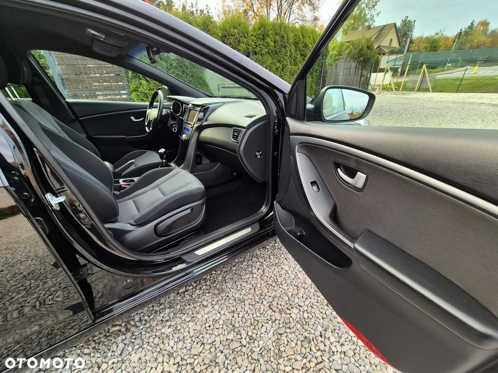 Hyundai i30 blue Kombi 1.6 GDi Passion - 32