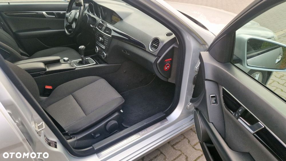 Mercedes-Benz Klasa C 200 CDI BlueEff Classic - 17