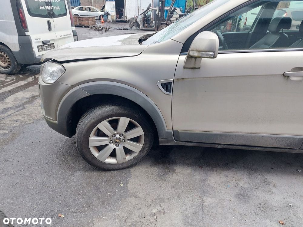 Chevrolet captiva 2.0 2010 r Błotnik przód lewy - 1