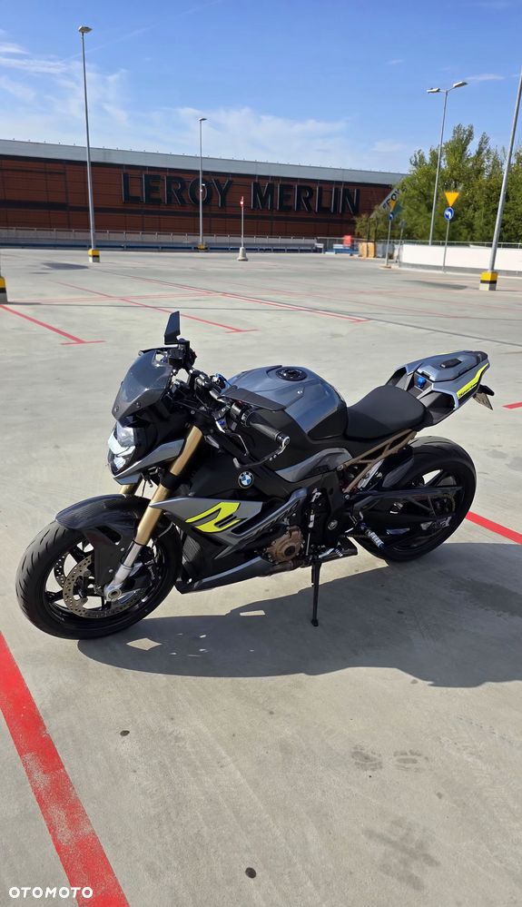 BMW S - 5