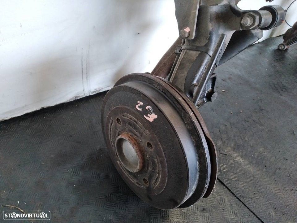 CHARRIOT TRASEIRO PEUGEOT 206 FASTBACK 2005 - 8