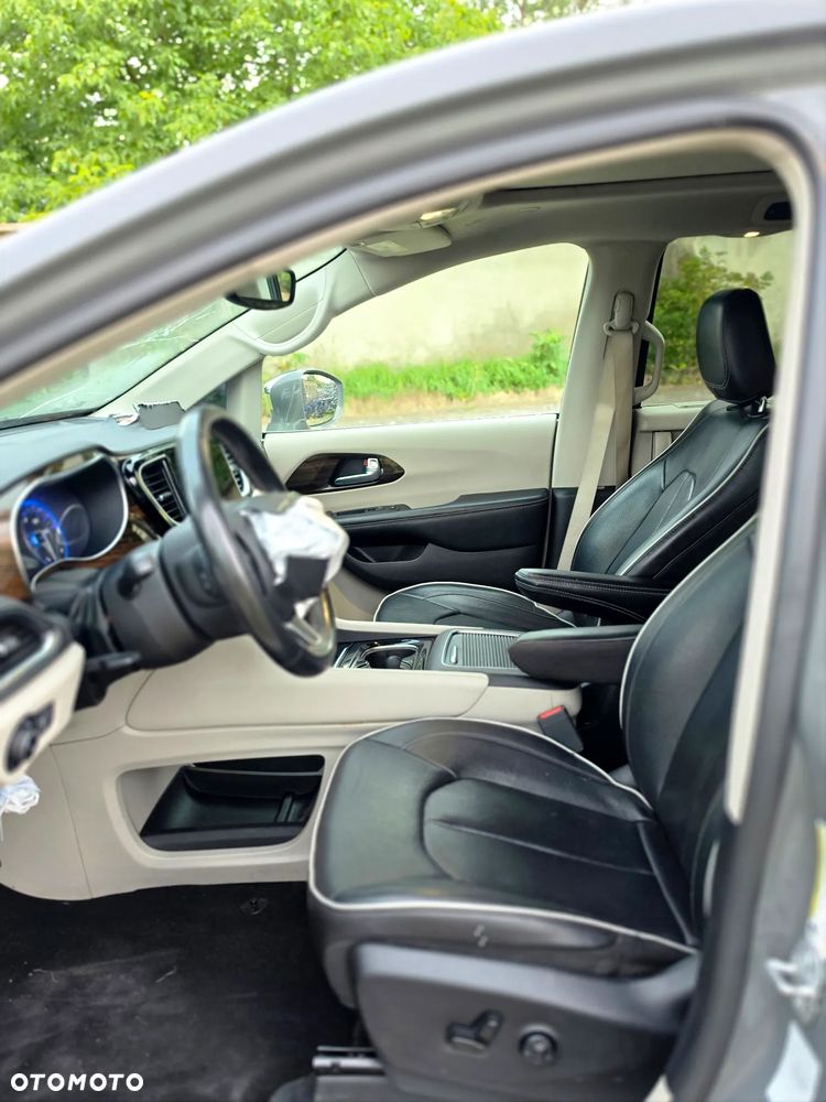Chrysler Pacifica - 9