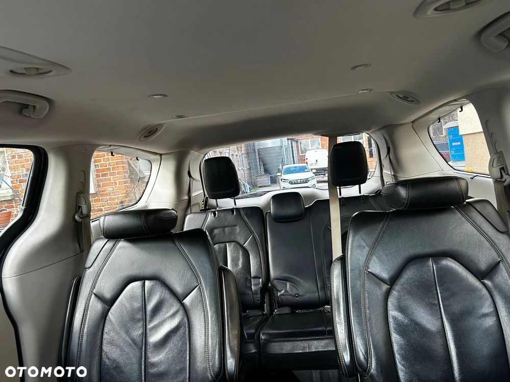 Chrysler Pacifica - 25