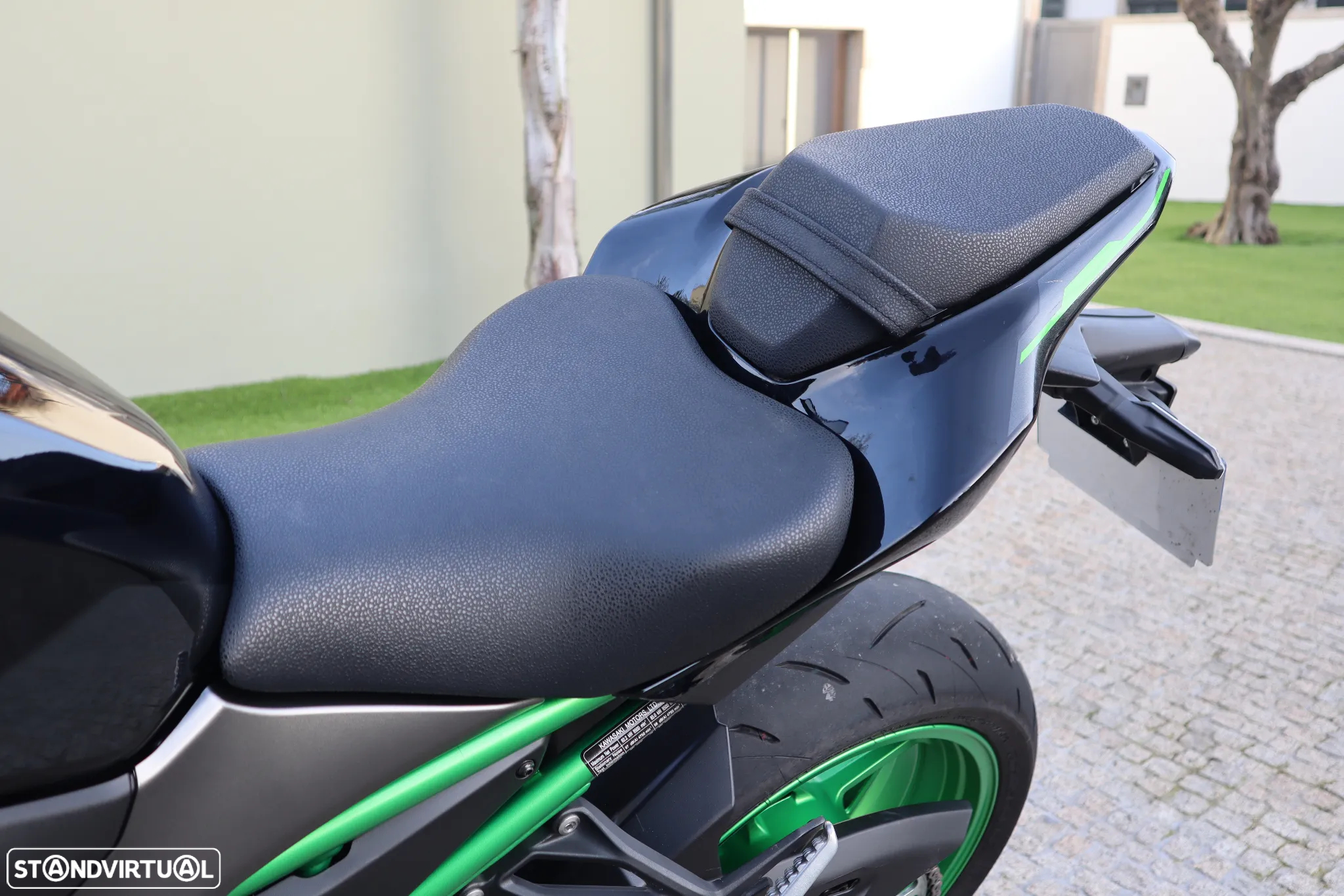 Kawasaki ZR 900F - 13
