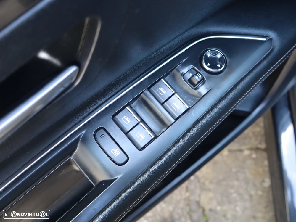 Peugeot 3008 225 e-EAT8 GT Pack - 42