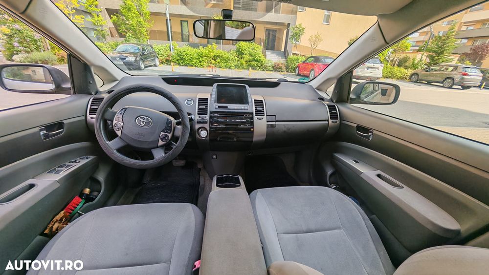 Toyota Prius (Hybrid) Executive - 9