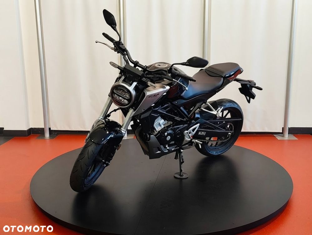 Honda CB - 1