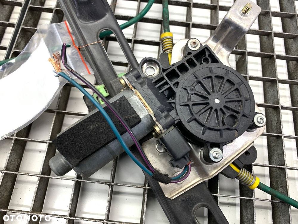 PODNOŚNIK SZYBY PRAWY PRZÓD  BMW 3 Compact (E46) 2001 - 2005 316 ti 85 kW [115 KM] benzyna 2002 - - 3