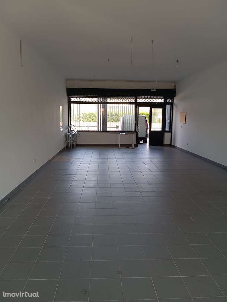 Espaço comercial em Nogueira do Cravo - Grande imagem: 2/12