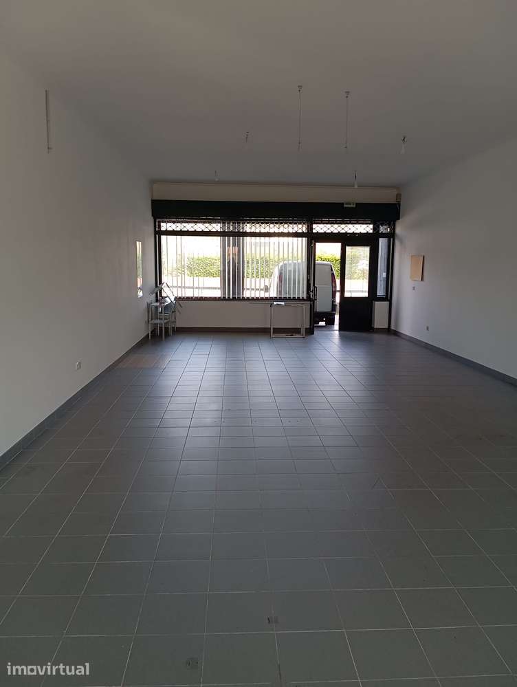Espaço comercial em Nogueira do Cravo - Grande imagem: 2/12