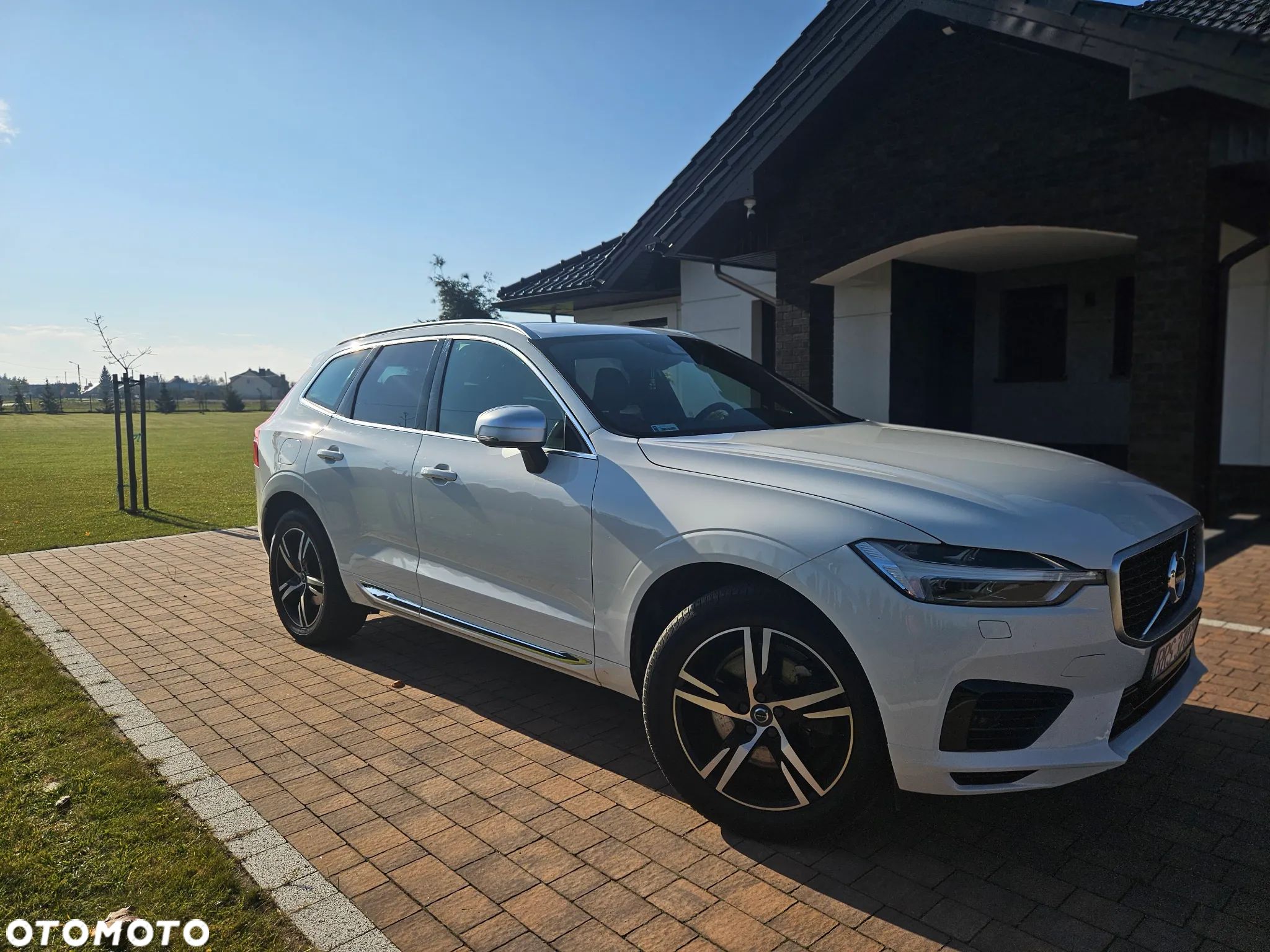 Volvo XC 60 T8 AWD Plug-In Hybrid R-Design - 1