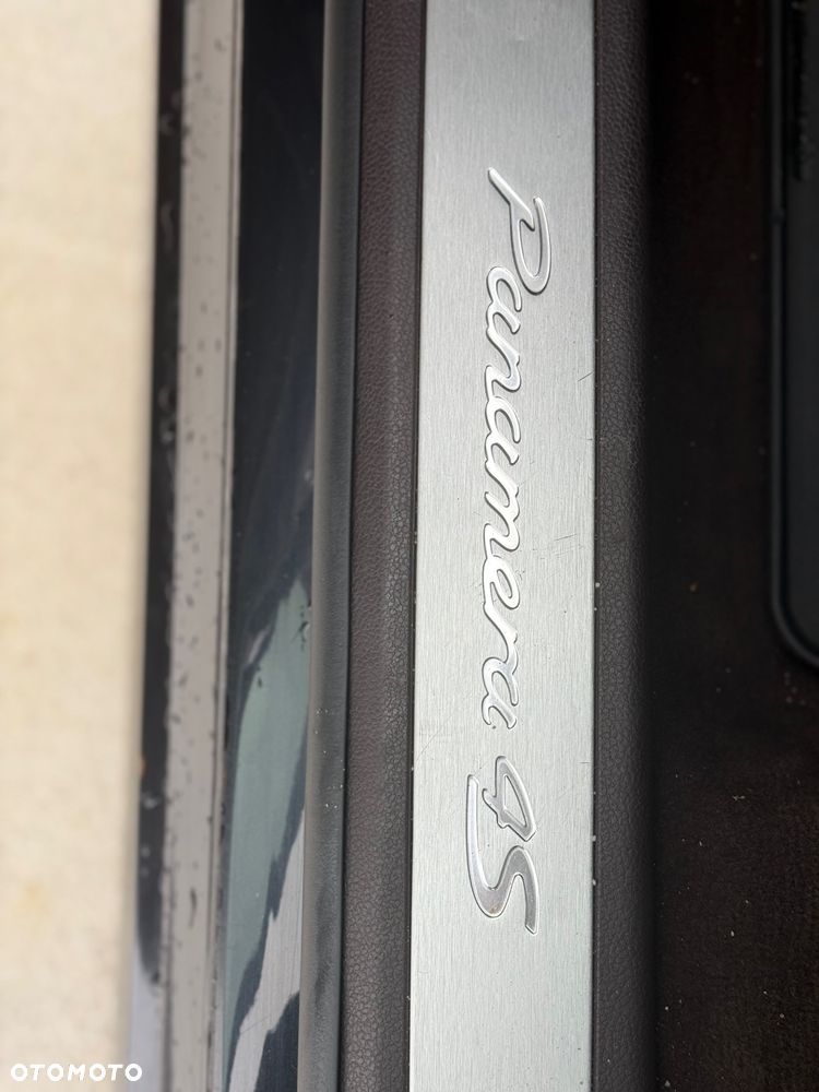 Porsche Panamera 4S - 22
