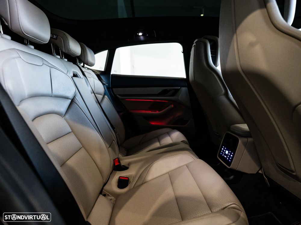 Porsche Taycan Sport Turismo - 48