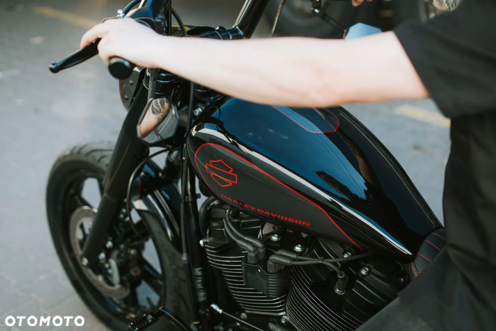 Harley-Davidson Softail Custom - 16