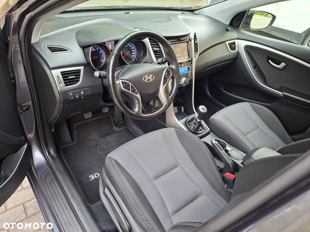 Hyundai i30 blue Kombi 1.6 GDi Passion - 14