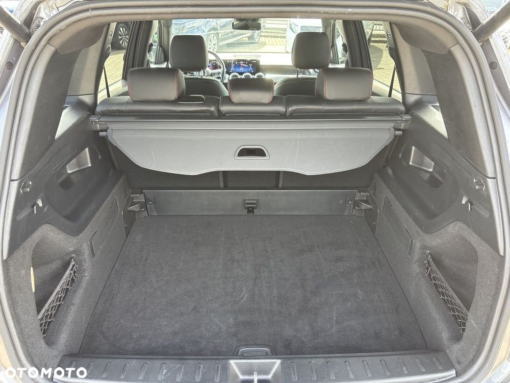 Mercedes-Benz GLB - 25