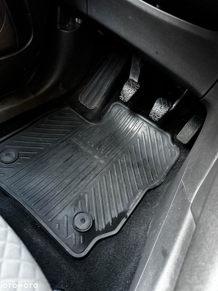 Ford Tourneo Courier 1.0 EcoBoost Titanium - 25