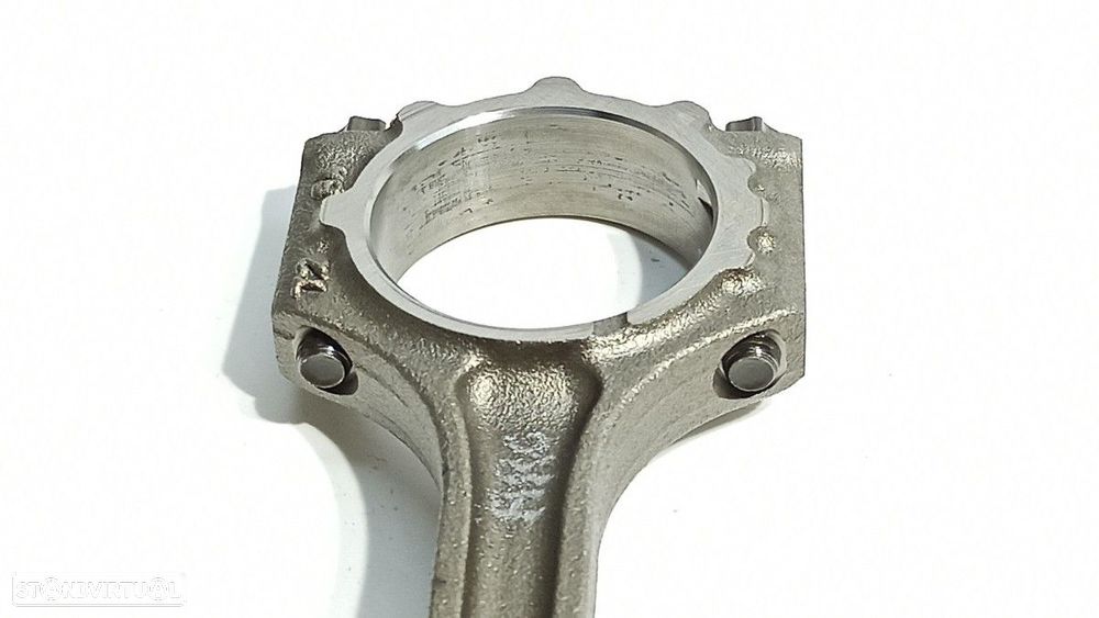 BIELA HYUNDAI KONA ESSENCE 2WD - 4