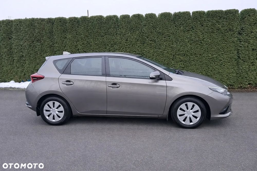 Toyota Auris - 1