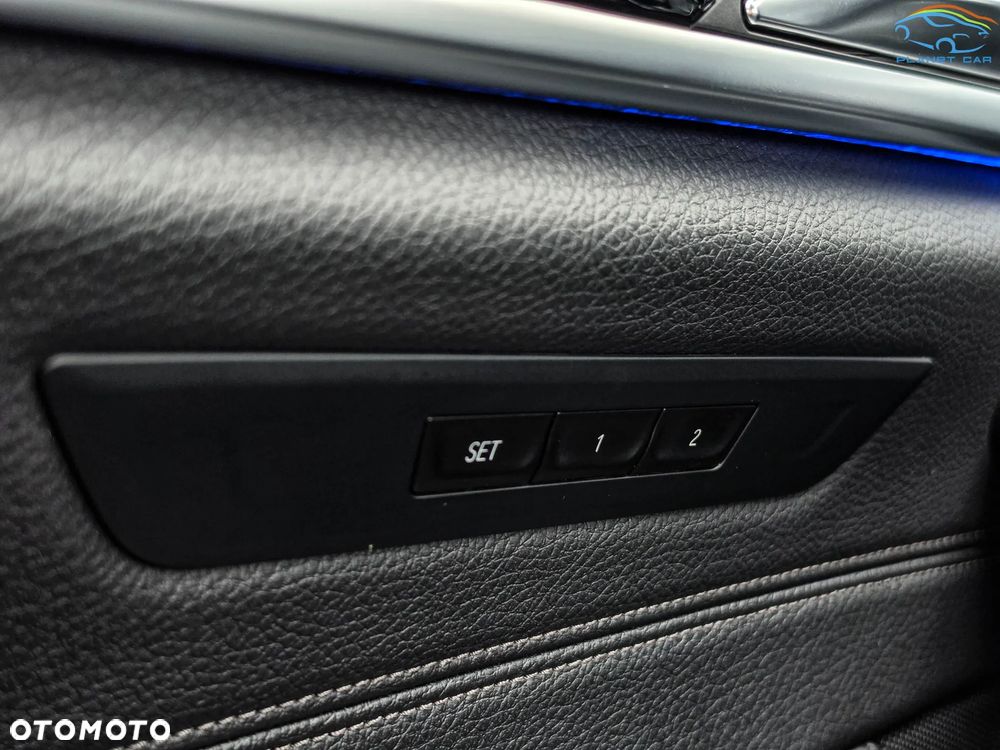 BMW Seria 5 525d Sport Line - 30