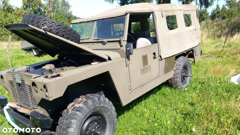 Land Rover Defender - 1