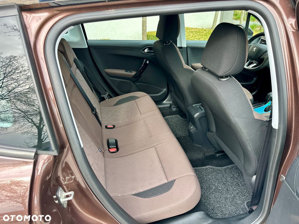 Peugeot 2008 PureTech 82 Allure - 24