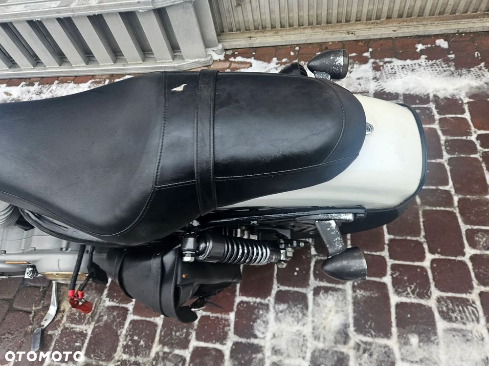 Harley-Davidson Sportster Custom 883C - 17