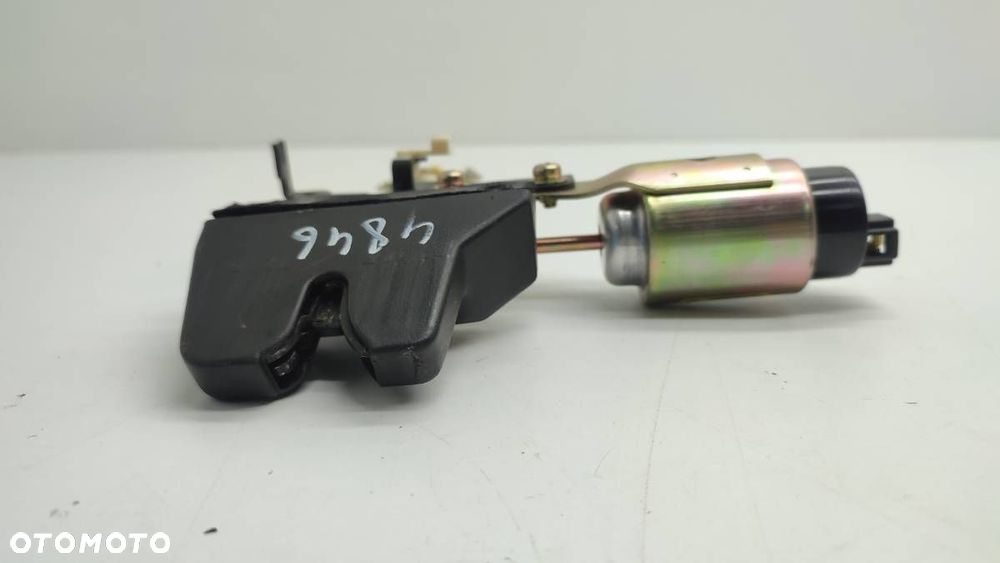 ZAMEK KLAPY BAGAŻNIKA KIA OPIRUS 2006 9579033000 - 2