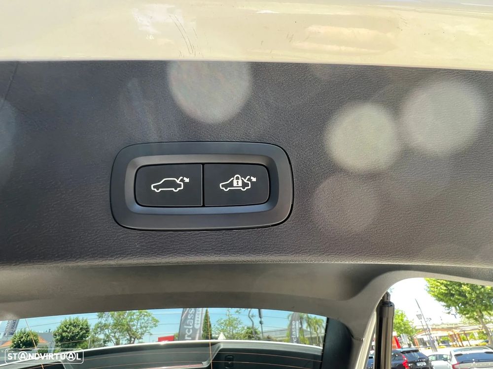 Volvo XC 40 2.0 B3 Plus Dark - 10