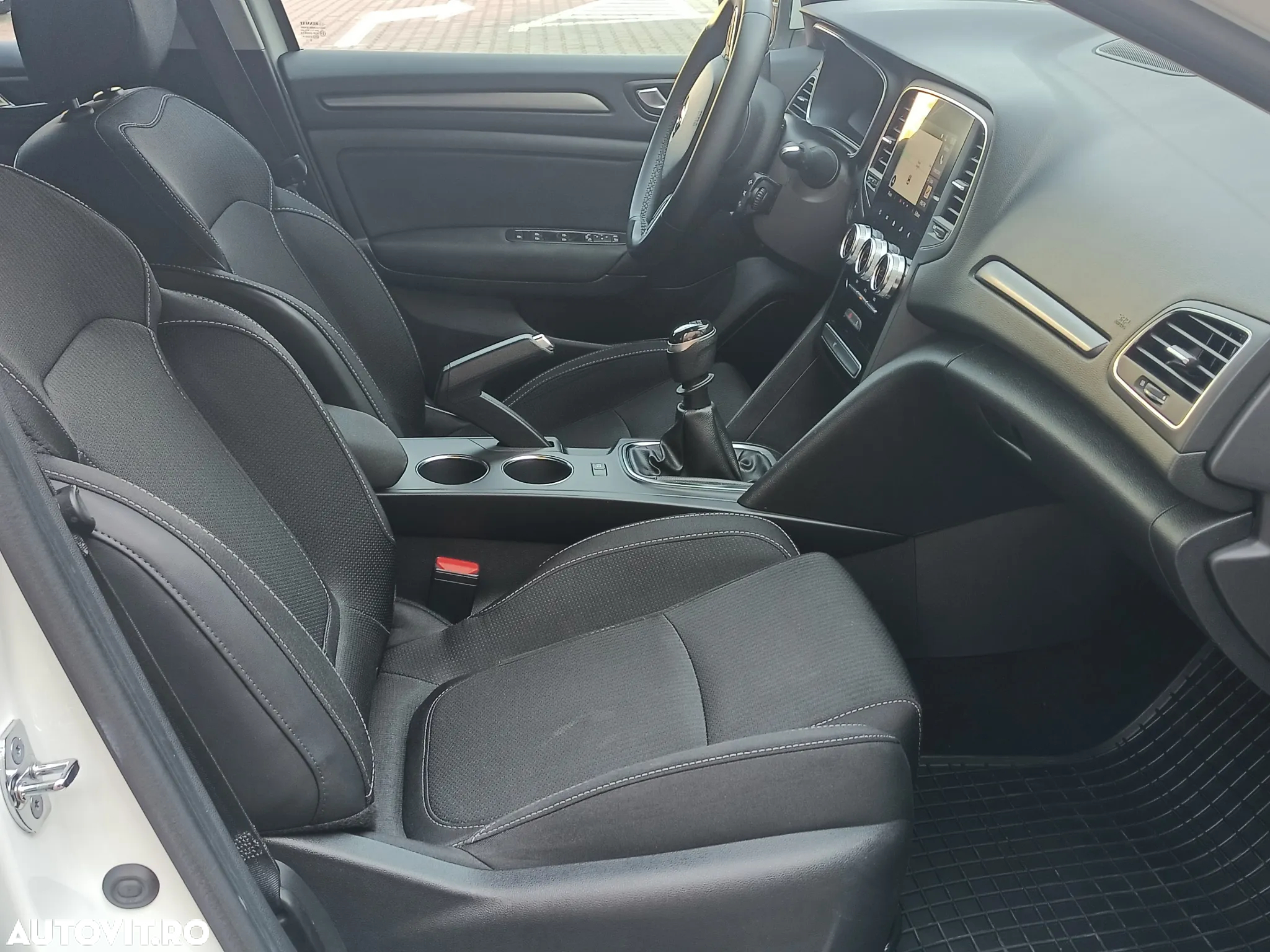 Renault Megane BLUE dCi 115 BUSINESS EDITION - 12