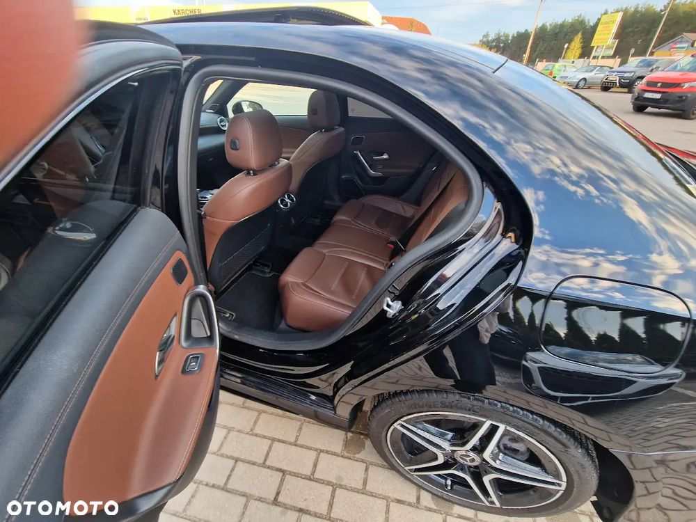 Mercedes-Benz Klasa A 220 4Matic 7G-DCT AMG Line - 11