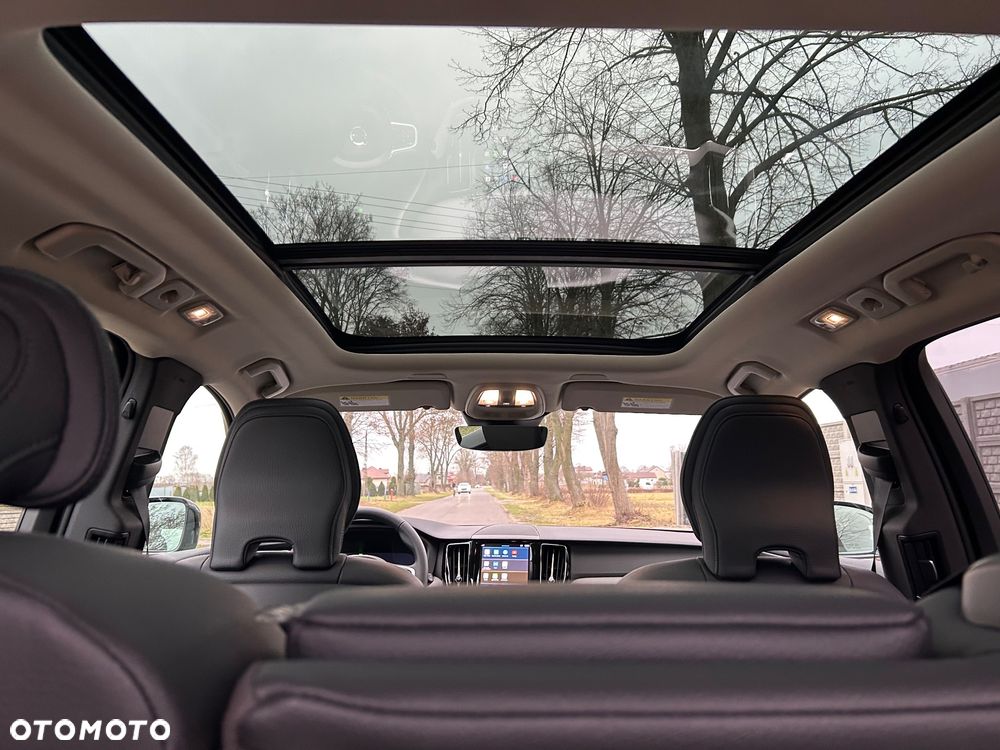 Volvo XC 60 B5 B AWD Plus Dark - 9