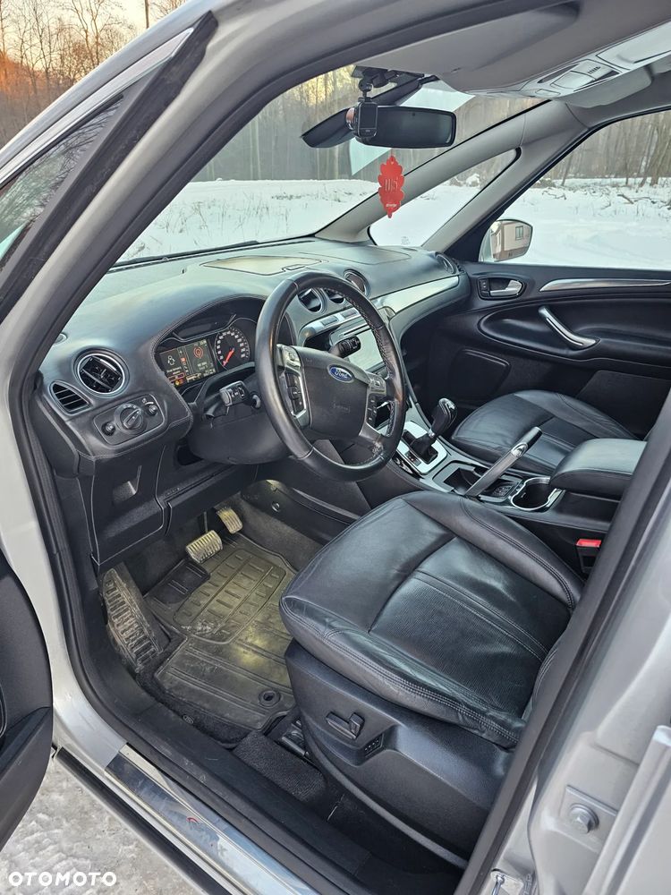 Ford S-Max - 13