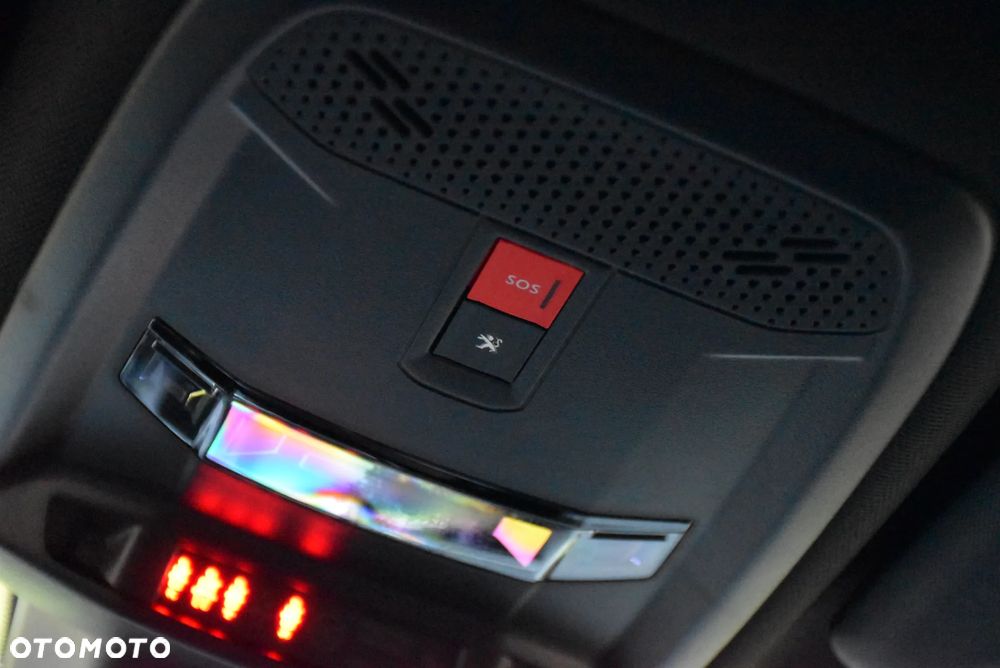 Peugeot 208 PureTech 100 GT - 28