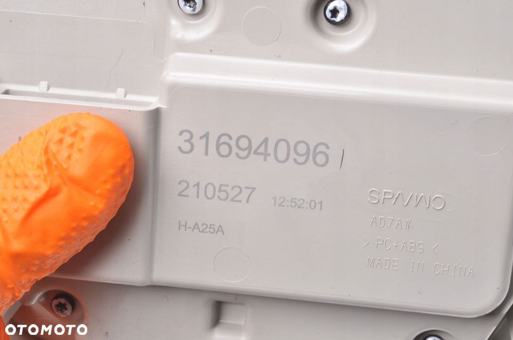 VOLVO XC90 II XC60 II OŚWIETLENIE LAMPKA KABINY WNĘTRZA 31694096 31652852 - 6