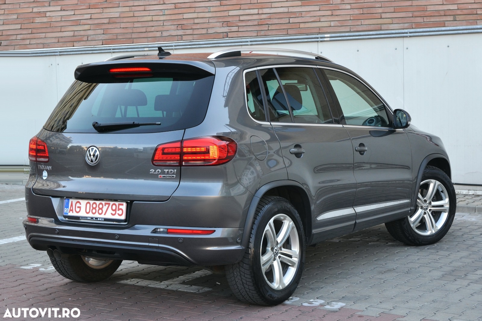 Volkswagen Tiguan 2.0 TDI SCR 4MOTION DSG R-Line - 3