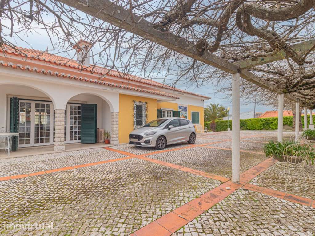 Moradia localizada em Zona tranquila e privilegiada da Charneca da ... - Grande imagem: 3/60