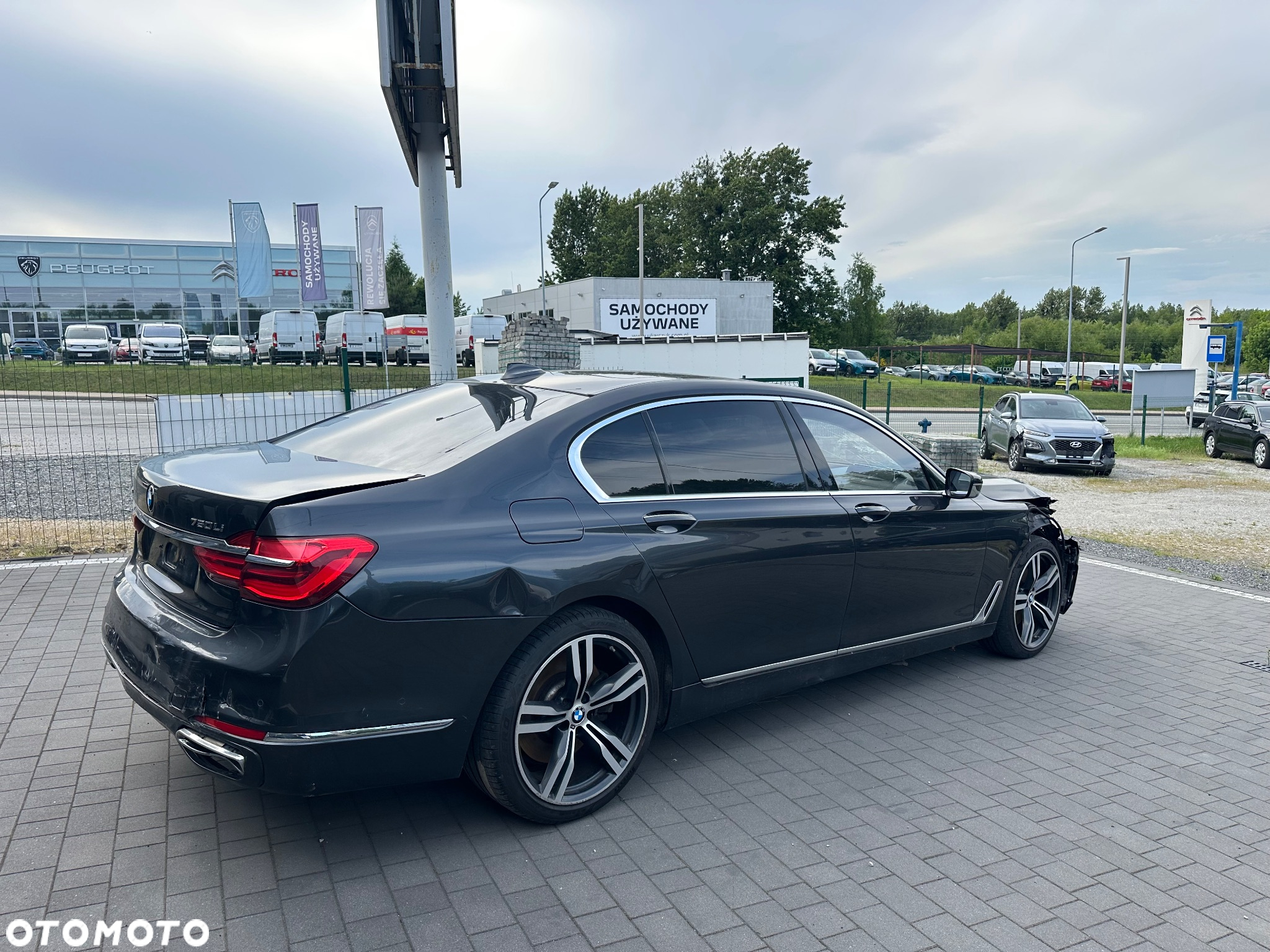 BMW Seria 7 750Li xDrive - 17