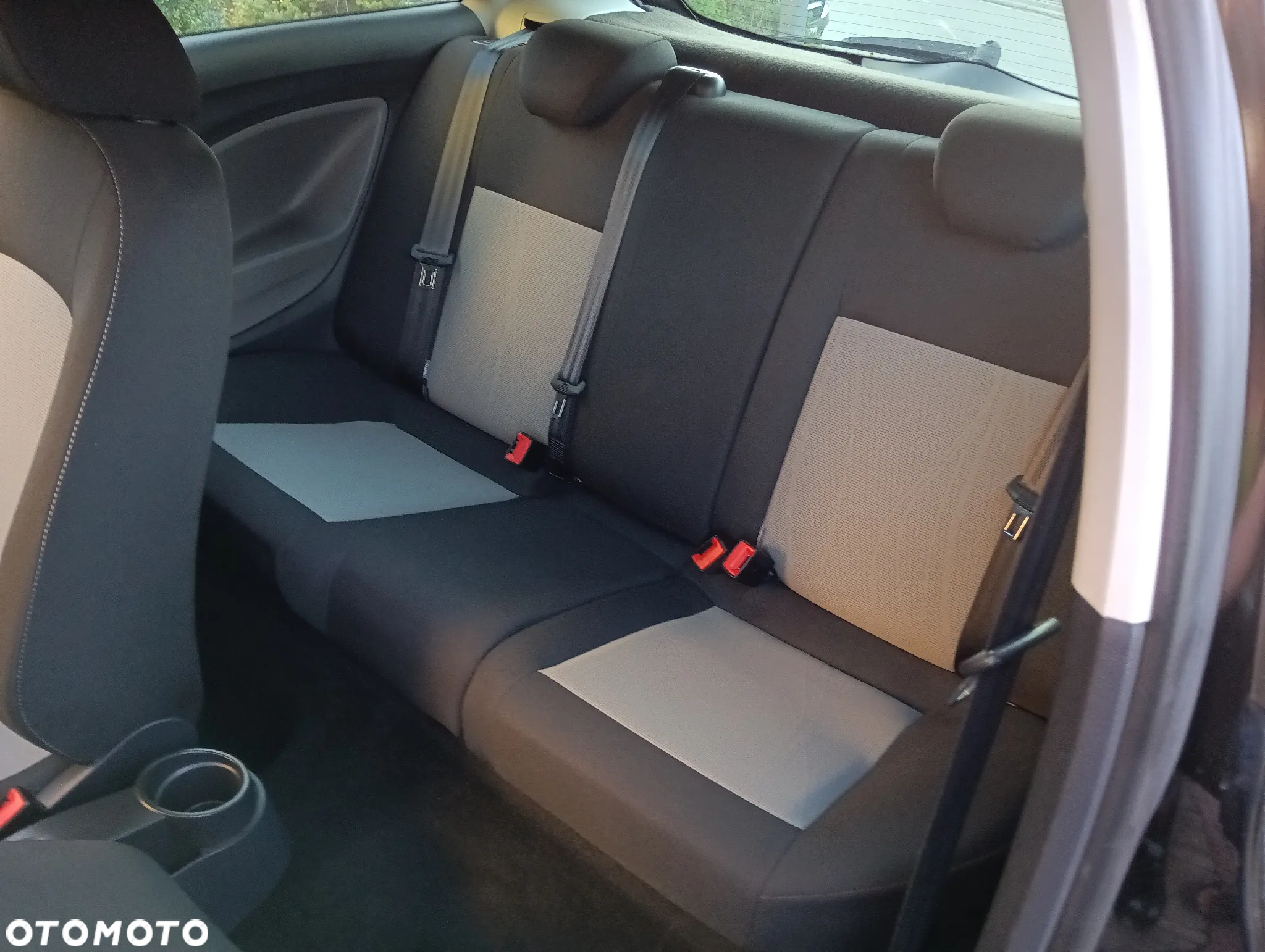 Seat Ibiza SC 1.4 16V SUN - 19